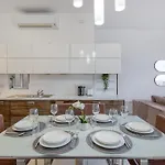 Апартаменты Balluta View Mansions With Rare Valley And Bay Views *