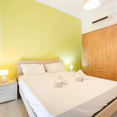 Beautiful Hill Apt, With Balcony, Seaviews & Wifi By 360 Estates アパート