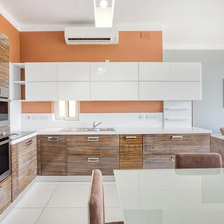 Beautiful Hill Apt, With Balcony, Seaviews & Wifi By 360 Estates Apartment