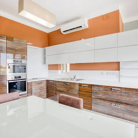 Beautiful Hill Apt, With Balcony, Seaviews & Wifi By 360 Estates Apartment Saint Julian's