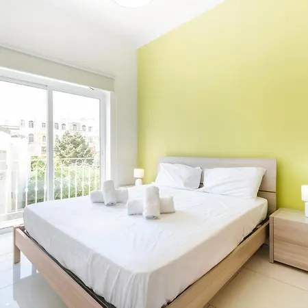 Beautiful Hill Apt, With Balcony, Seaviews & Wifi By 360 Estates